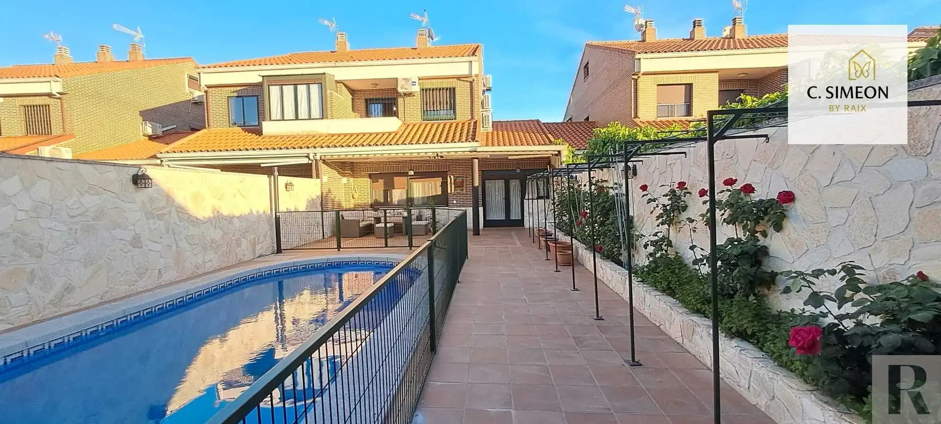 Piscina de Casa adosada en venta en Casarrubuelos con Aire acondicionado, Calefacción y Terraza