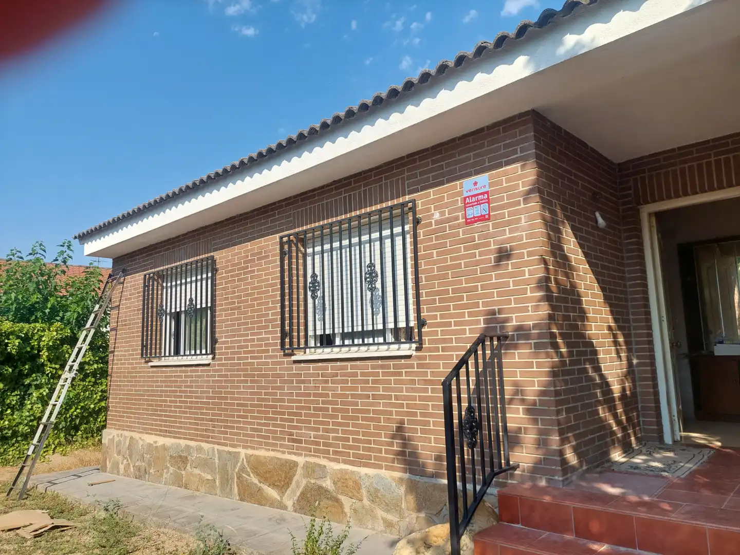 Exterior view of Houses for sale in Santa Cruz del Retamar  with Private garden, Swimming Pool and Alarm