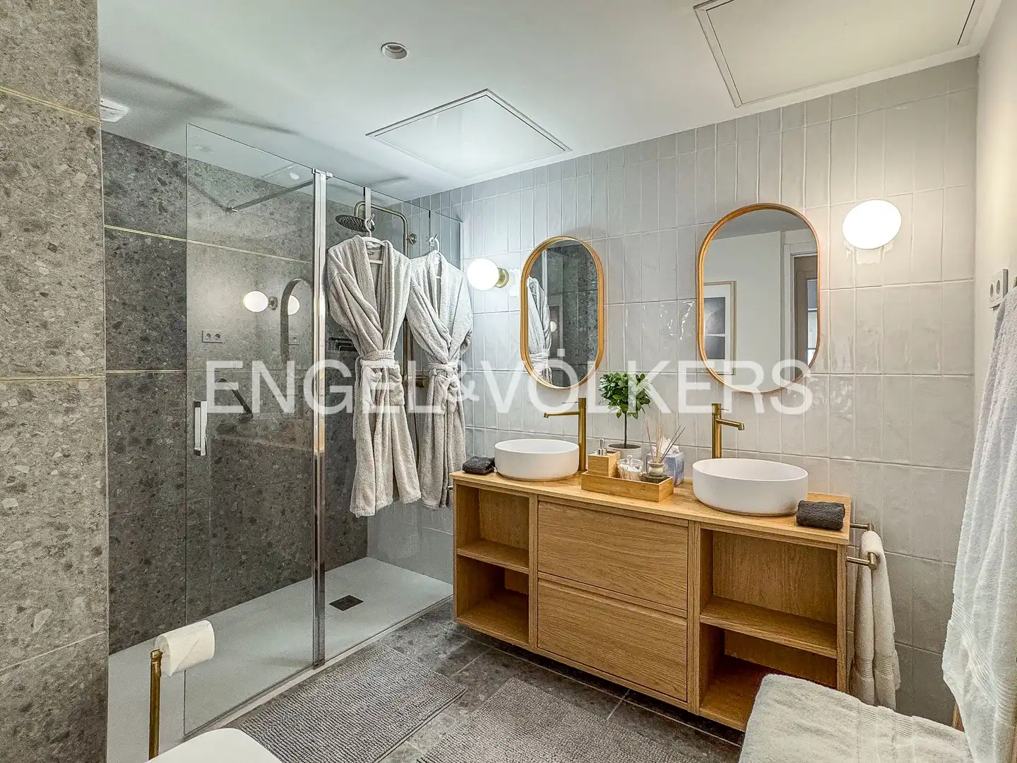 Bathroom of Flat for rent in Barcelona  with Air Conditioner, Heating and Parquet flooring