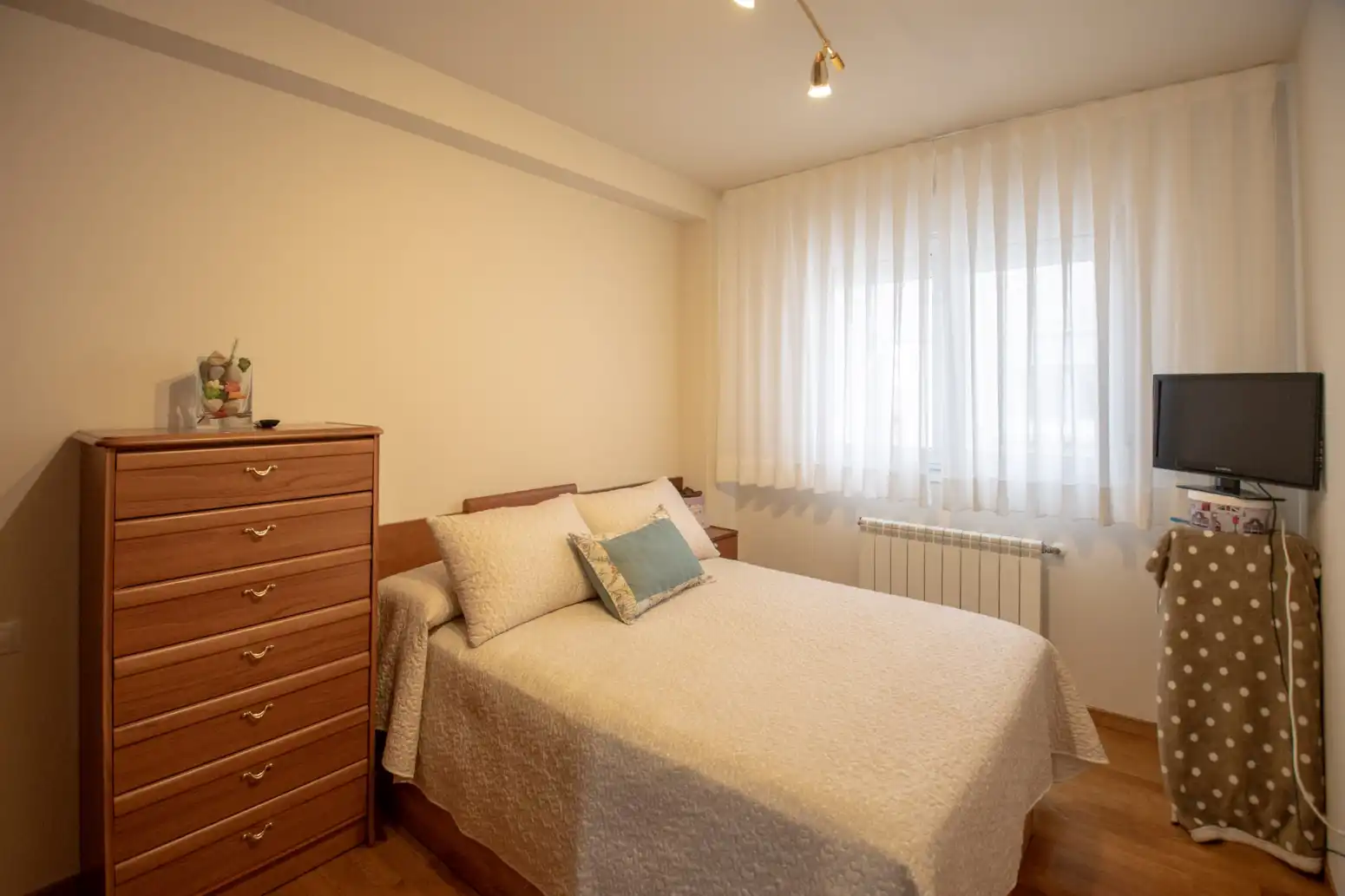Habitación de Piso en venta en Ribadesella con Calefacción, Parquet y Trastero