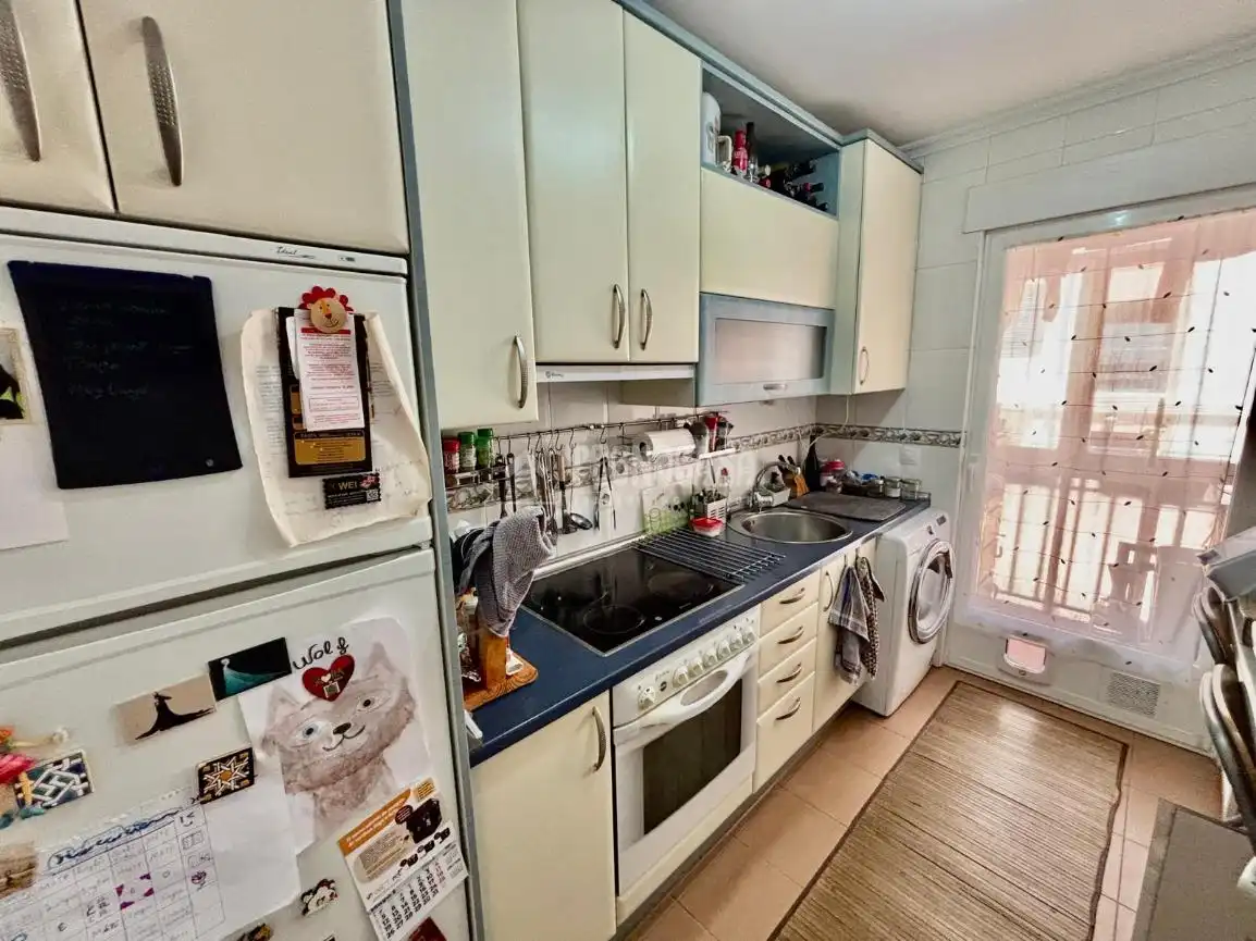 Cocina de Piso en venta en Ávila con Calefacción, Parquet y Trastero