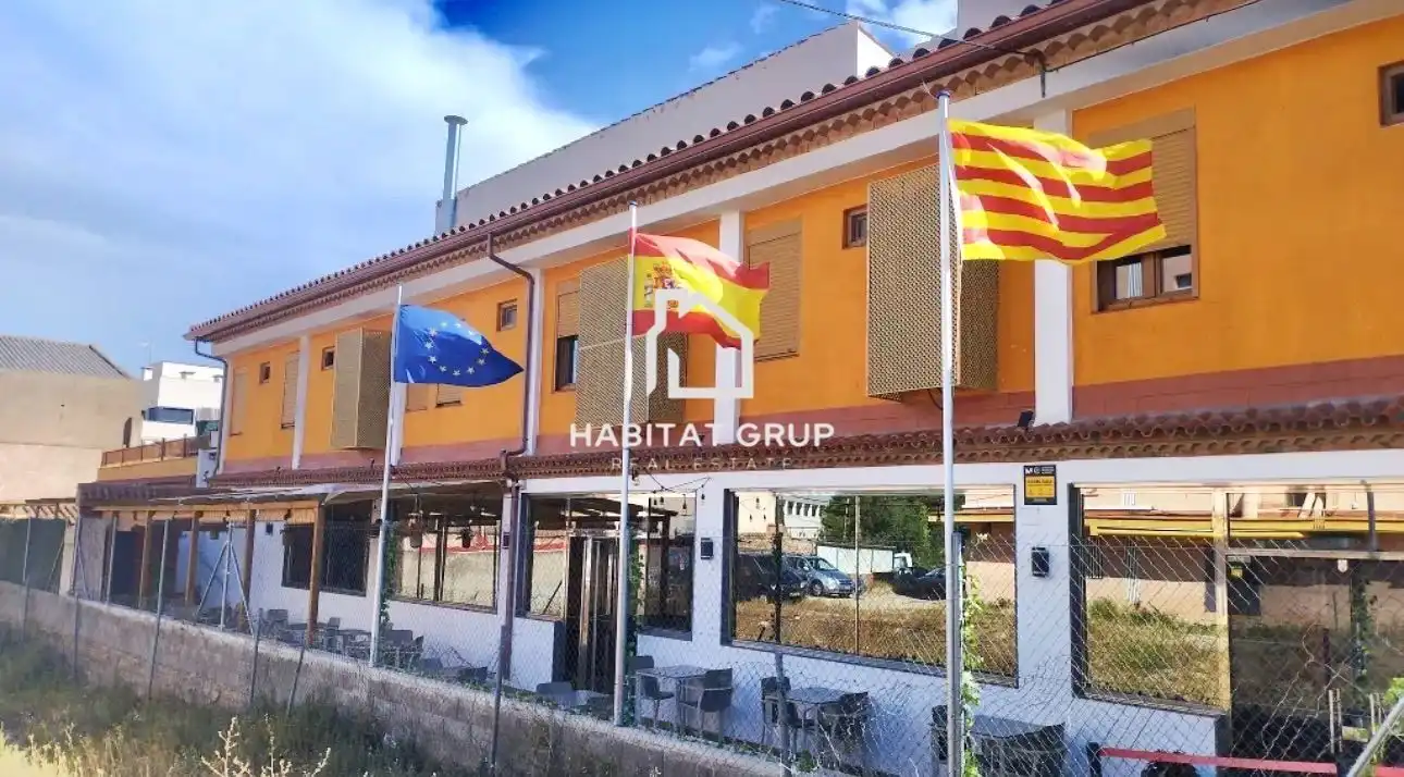 Gebäude zum Verkauf in Mont-roig del Camp