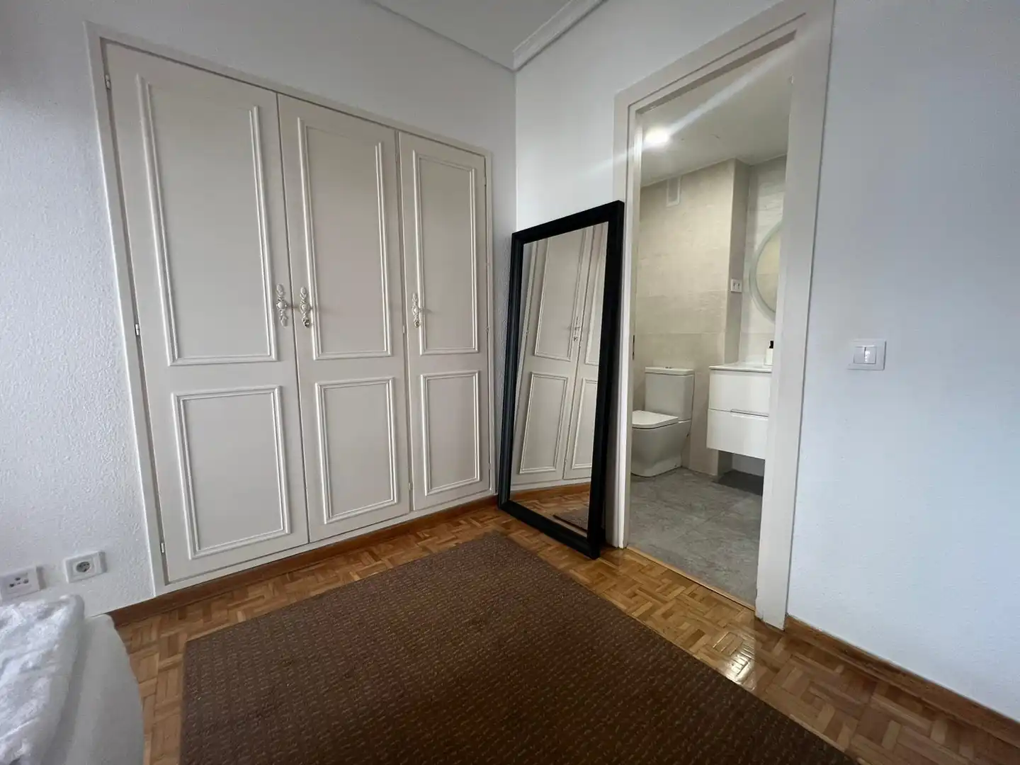 Bedroom of Flat for share in Madrid  with Air Conditioner, Heating and Terrace