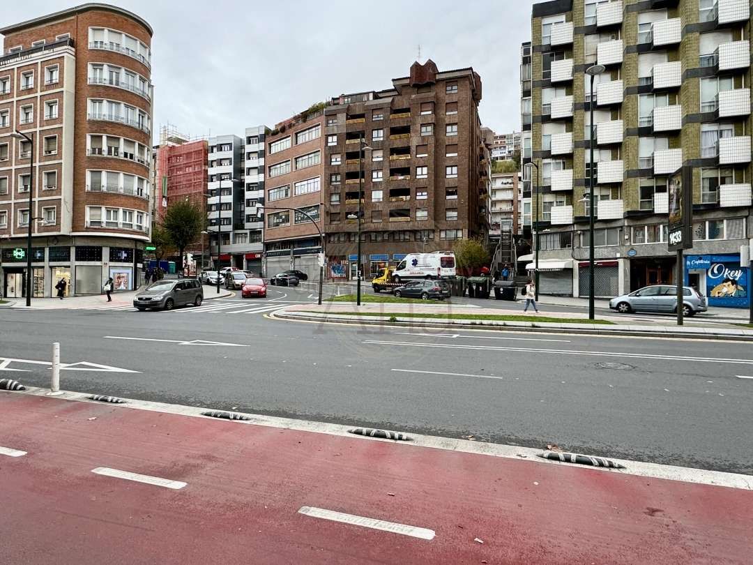 Vista exterior de Traster en venda en Bilbao 