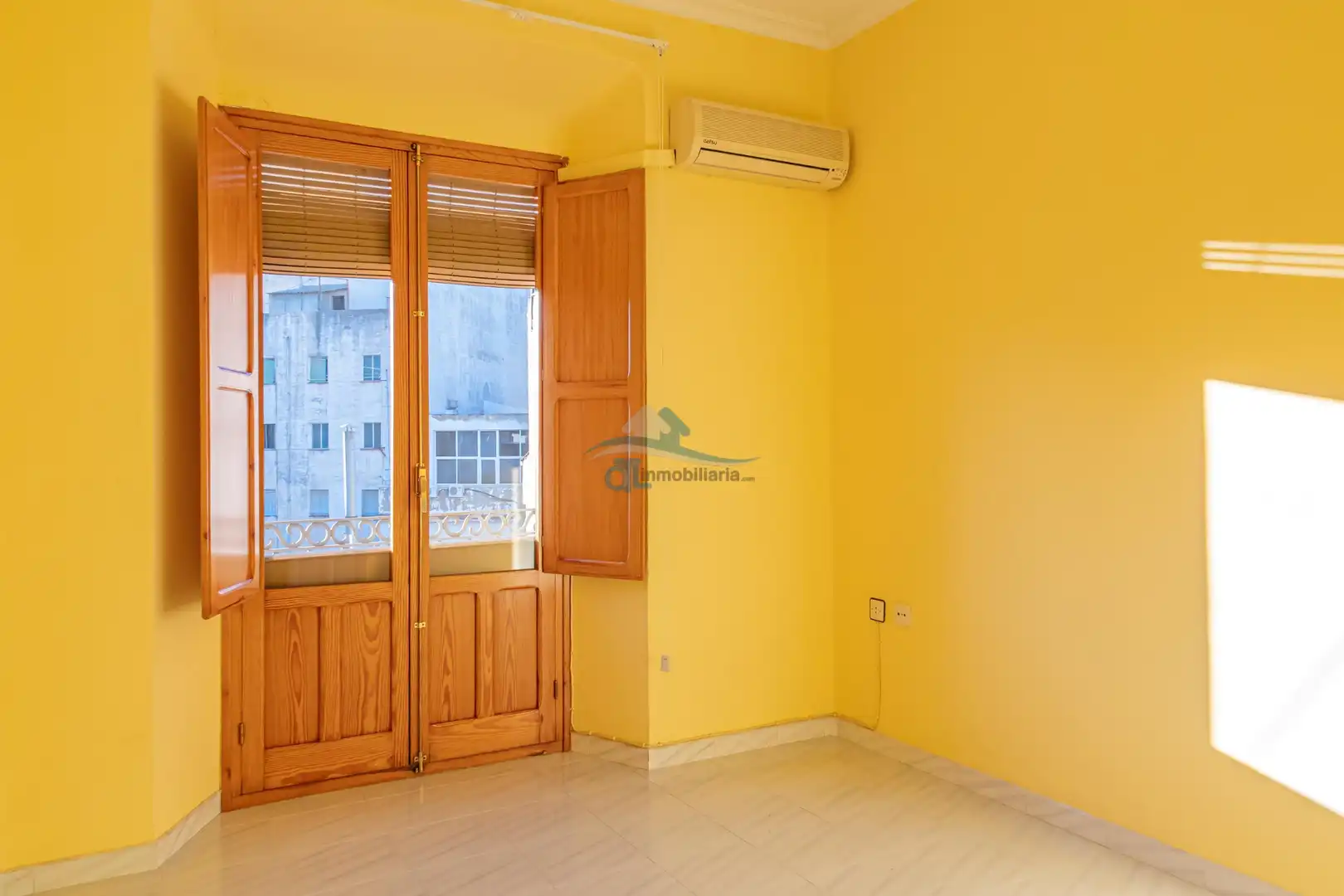 Habitación de Piso de alquiler en Linares con Aire acondicionado, Calefacción y Lavadora