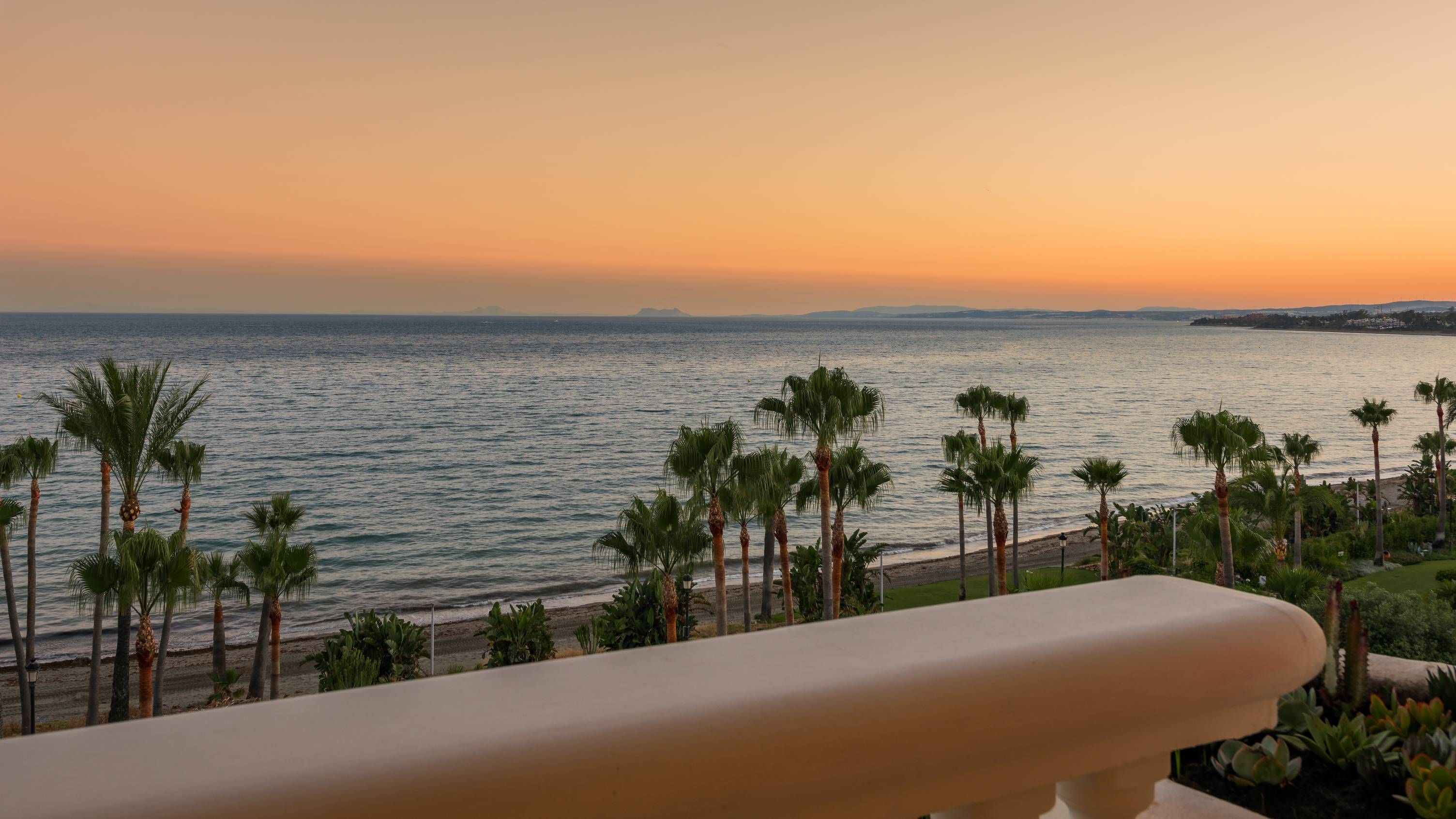 Bedroom of Flat for sale in Estepona  with Air Conditioner, Terrace and Storage room