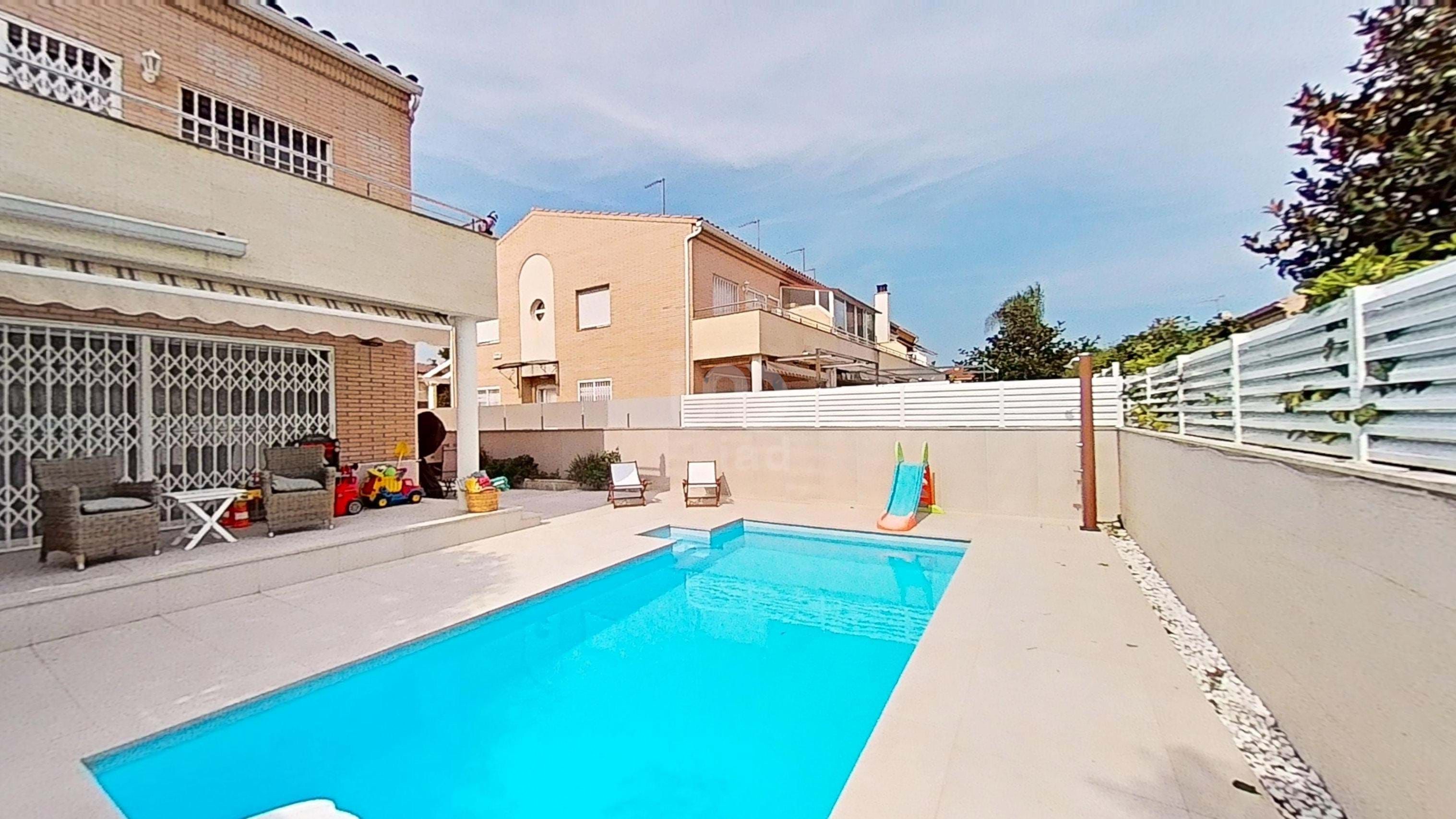 Piscina de Casa o xalet en venda en Cambrils amb Aire condicionat, Calefacció i Terrassa