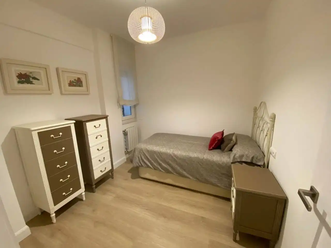 Schlafzimmer von Wohnung zur Miete in Santander mit Heizung und Möbliert
