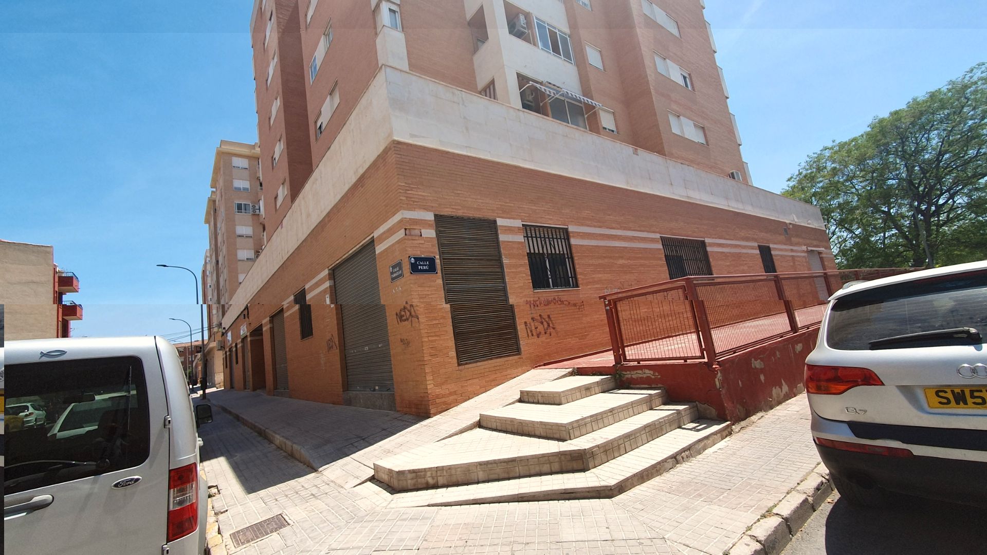 Vista exterior de Local en venta en Elda