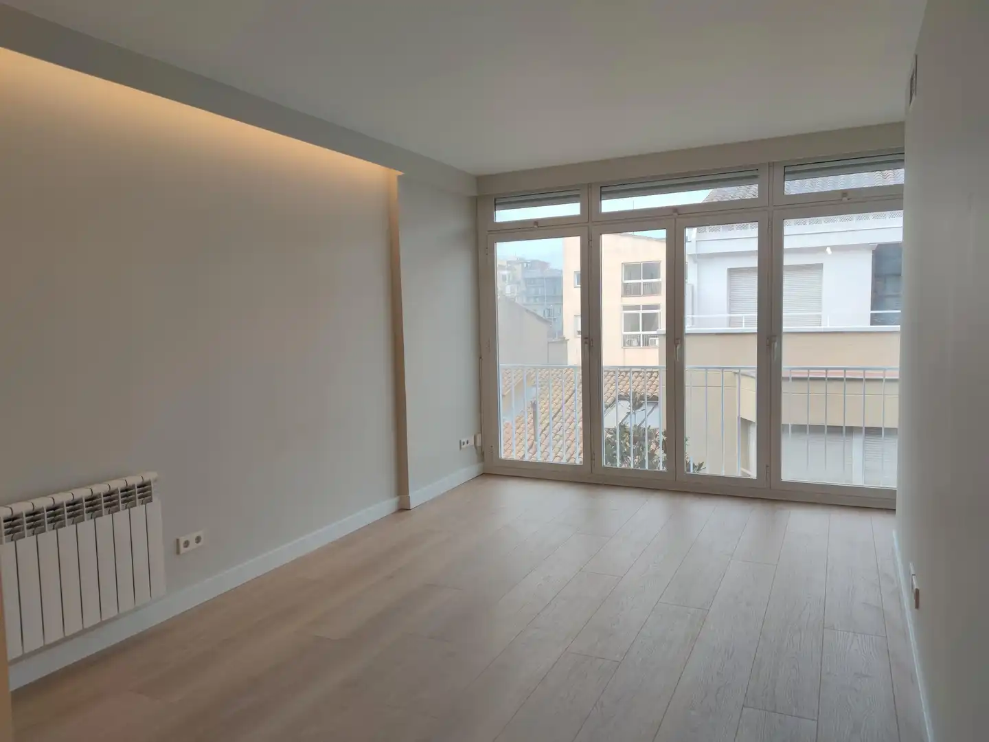 Sala de estar de Piso de alquiler en Girona con Aire acondicionado, Calefacción y Parquet