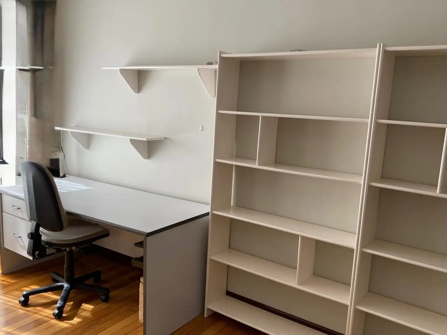 Schlafzimmer von Wohnung zur Miete in Bilbao  mit Heizung, Möbliert und Balkon