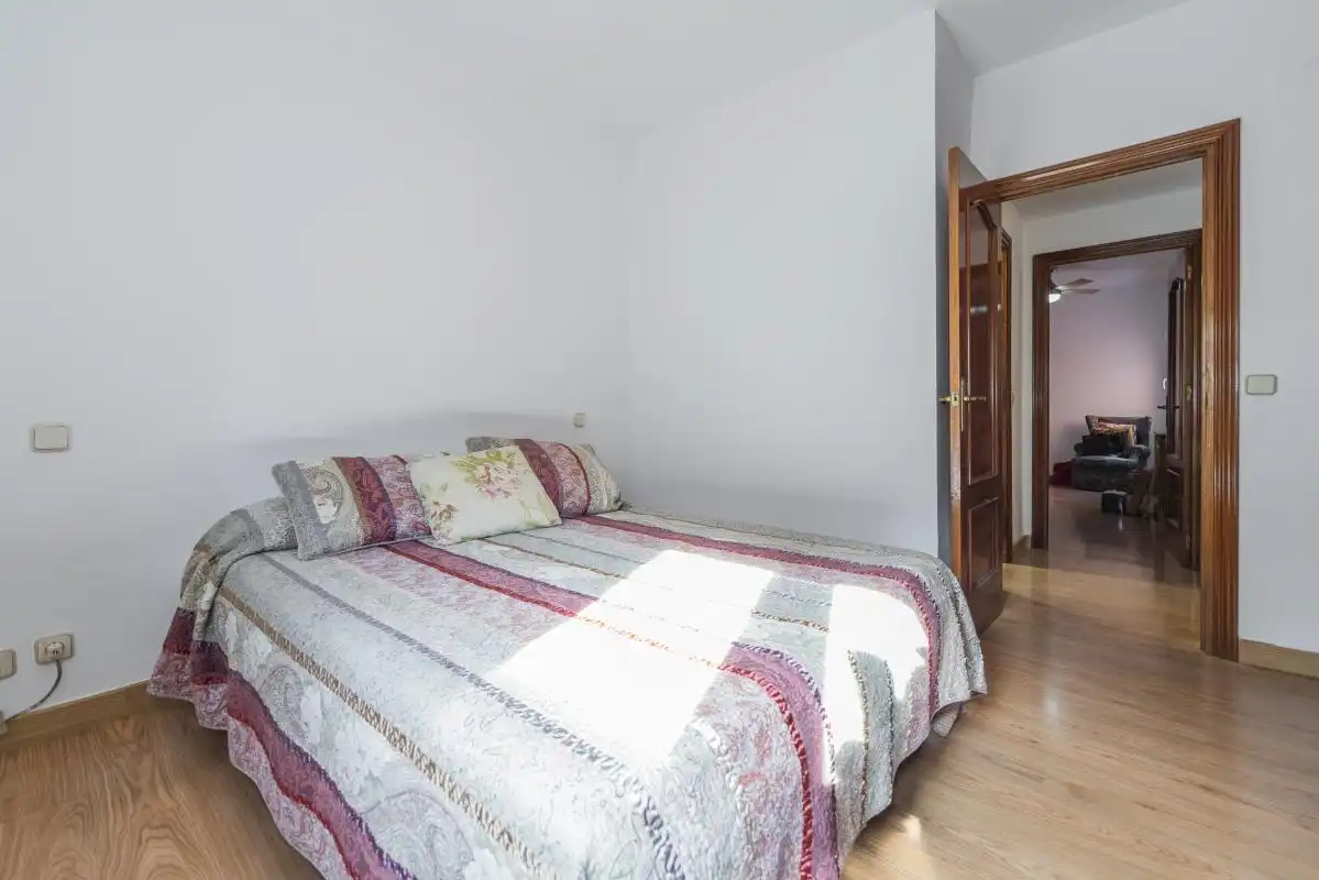 Habitación de Piso en venta en Madrid con Calefacción, Terraza y Balcón