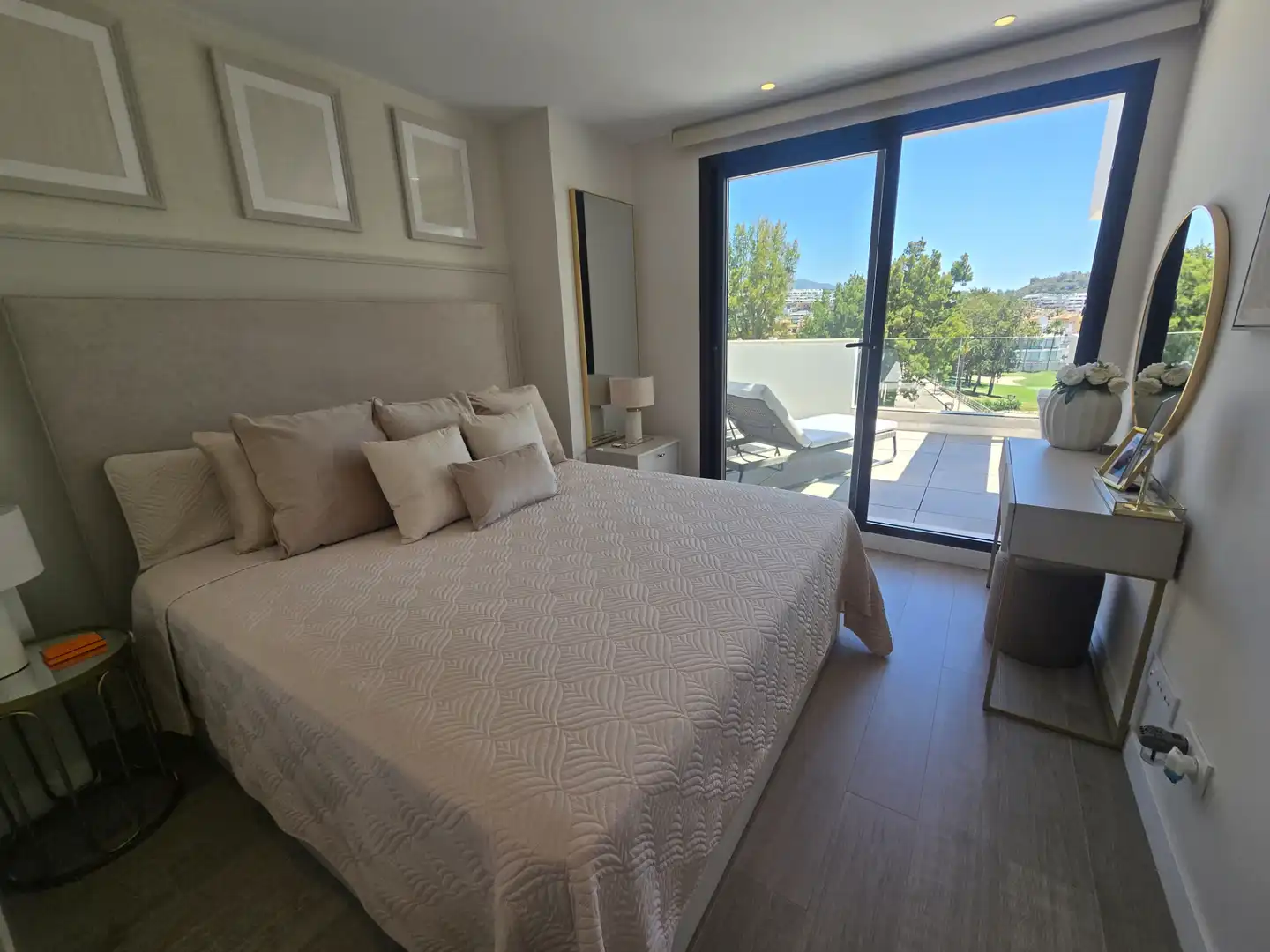 Bedroom of Flat for sale in Mijas  with Air Conditioner, Heating and Terrace