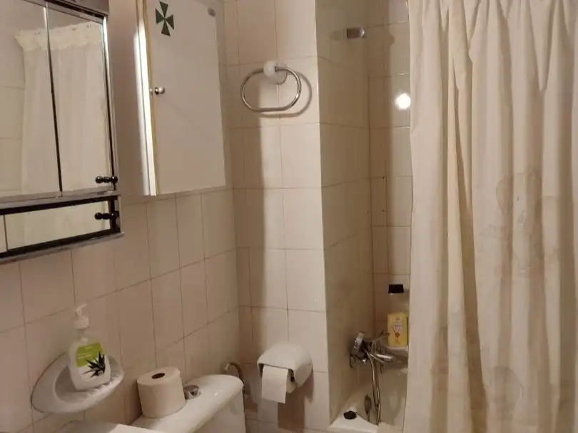 Bathroom of Flat for share in Almagro  with Air Conditioner, Heating and Furnished
