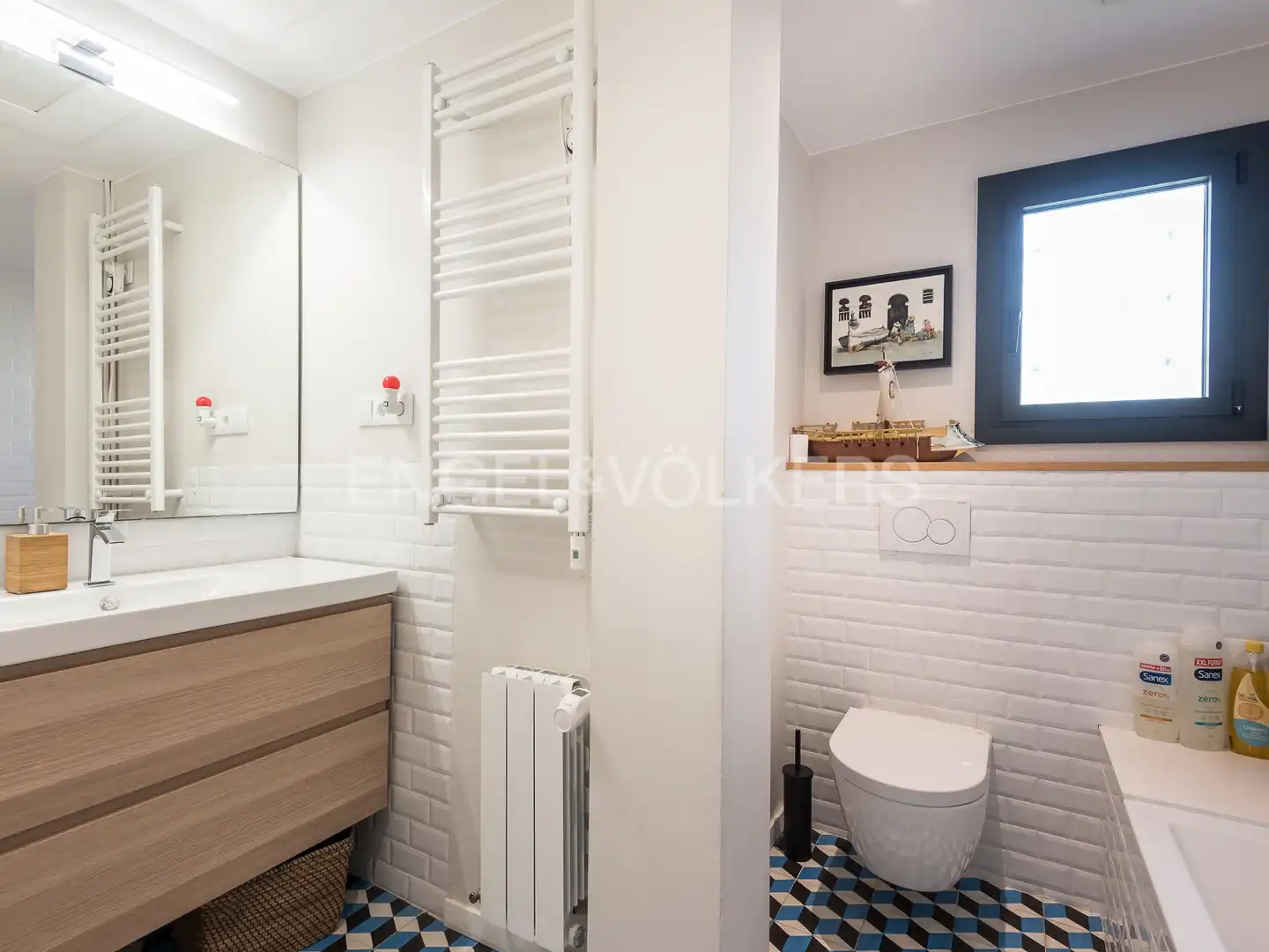 Bathroom of Houses for rent in La Miranda - Can Candeler 