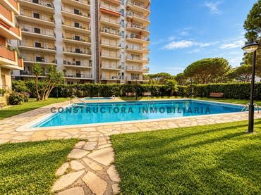 Piso con piscina en venta en Avinguda Vila de Madrid