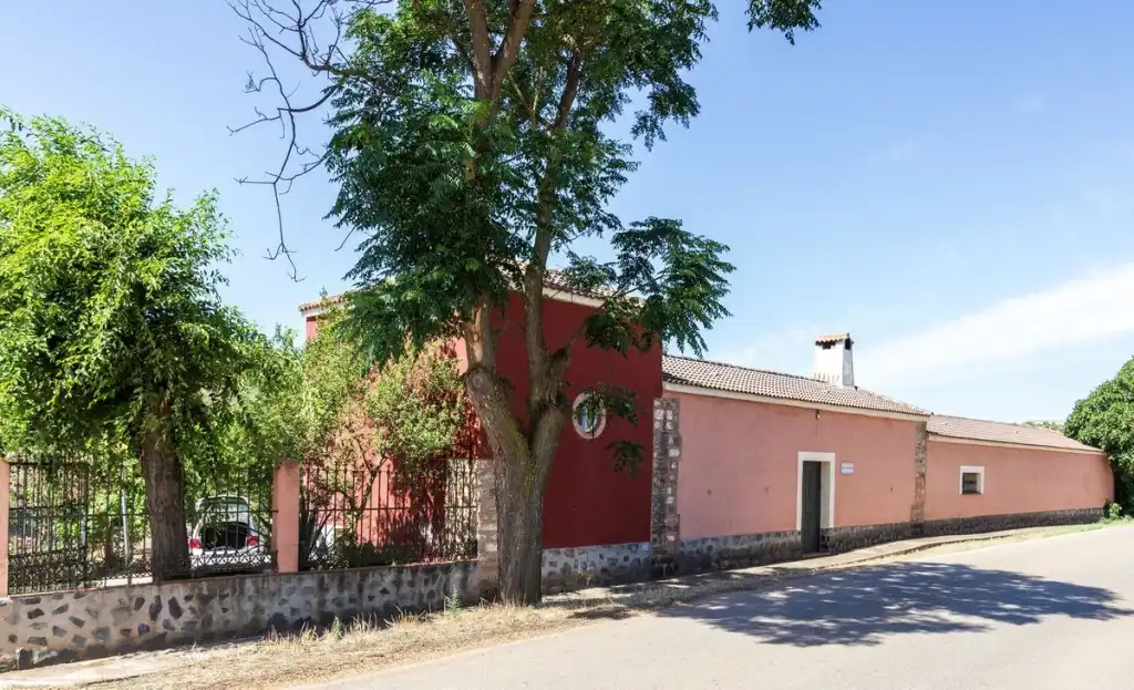 Vista exterior de Finca rústica en venda en Tierga amb Jardí privat, Terrassa i Traster