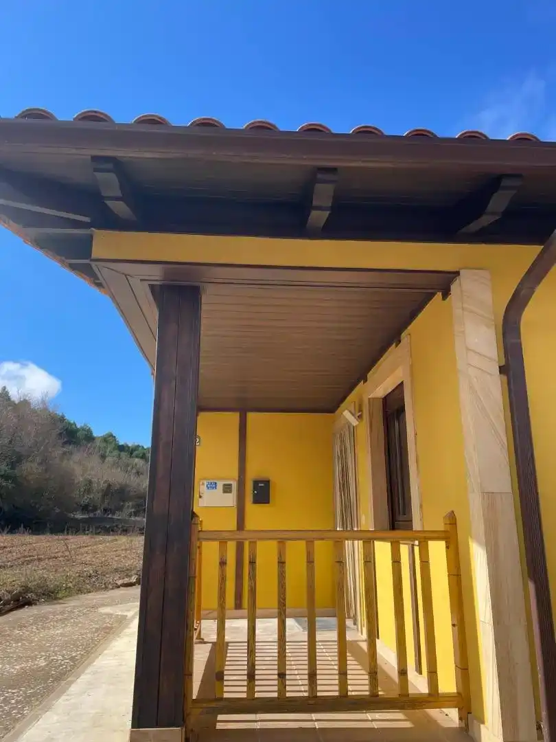 Vista exterior de Planta baja en venta en Huérmeces con Parquet y Amueblado