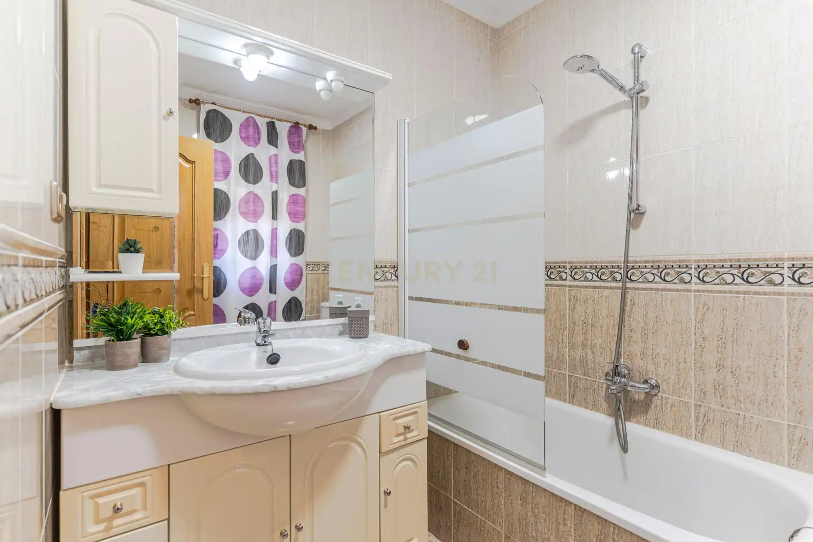 Baño de Casa o chalet en venta en Las Gabias con Jardín privado, Trastero y Piscina