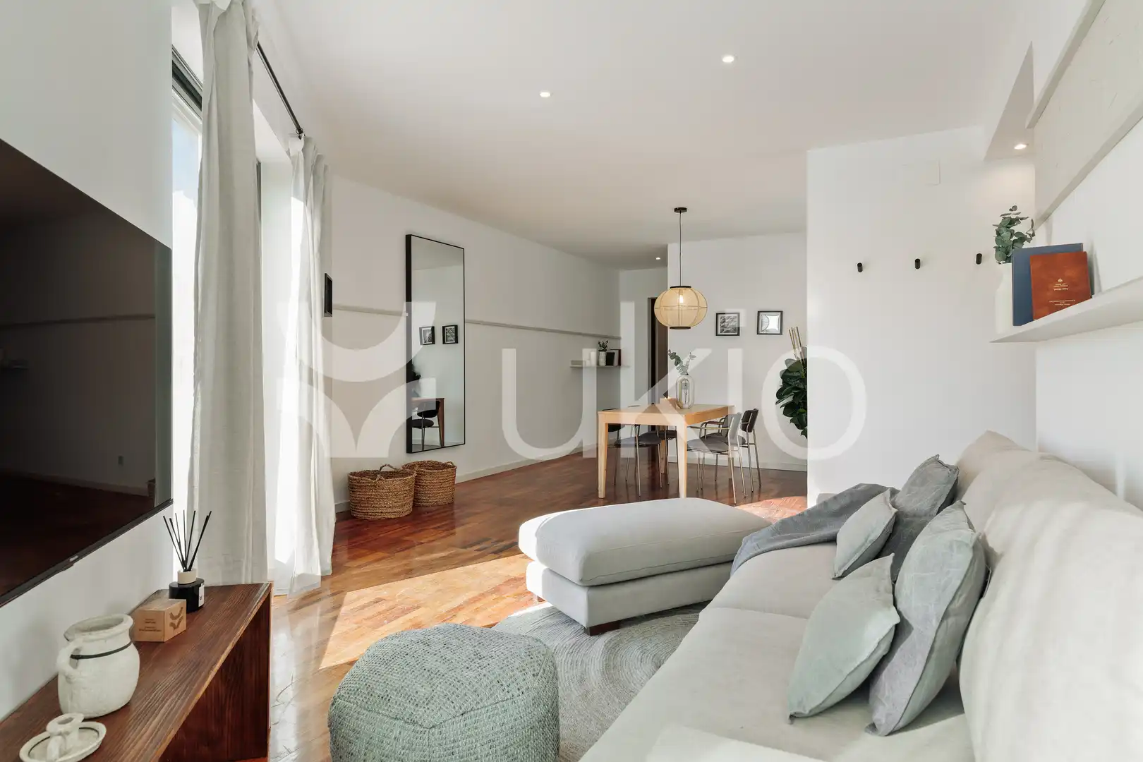 Sala de estar de Apartamento de alquiler en Barcelona con Aire acondicionado, Calefacción y Terraza
