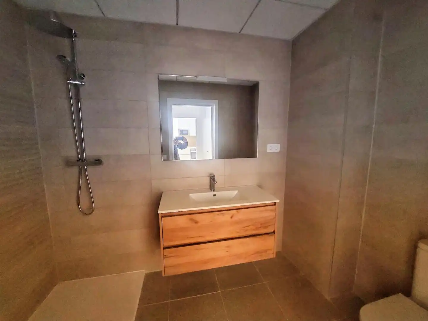 Baño de Piso de alquiler en Tarragona con Aire acondicionado, Calefacción y Parquet