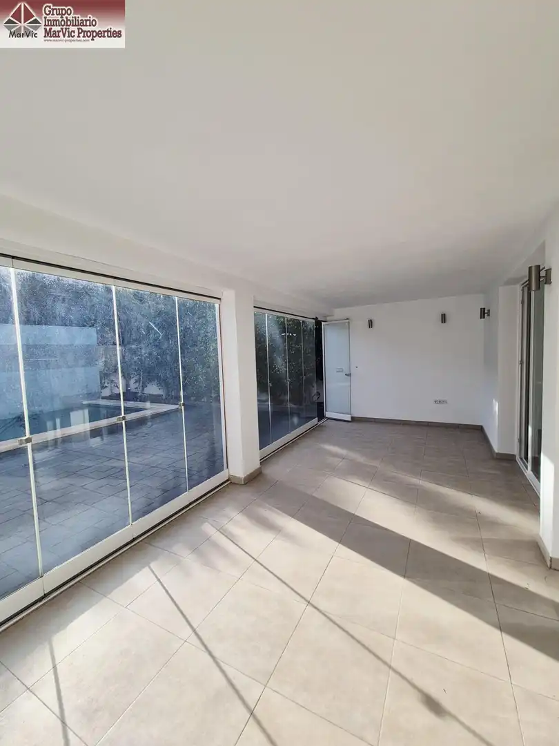 Casa aparellada amb terrassa en venda a L'Albir, imagen 11