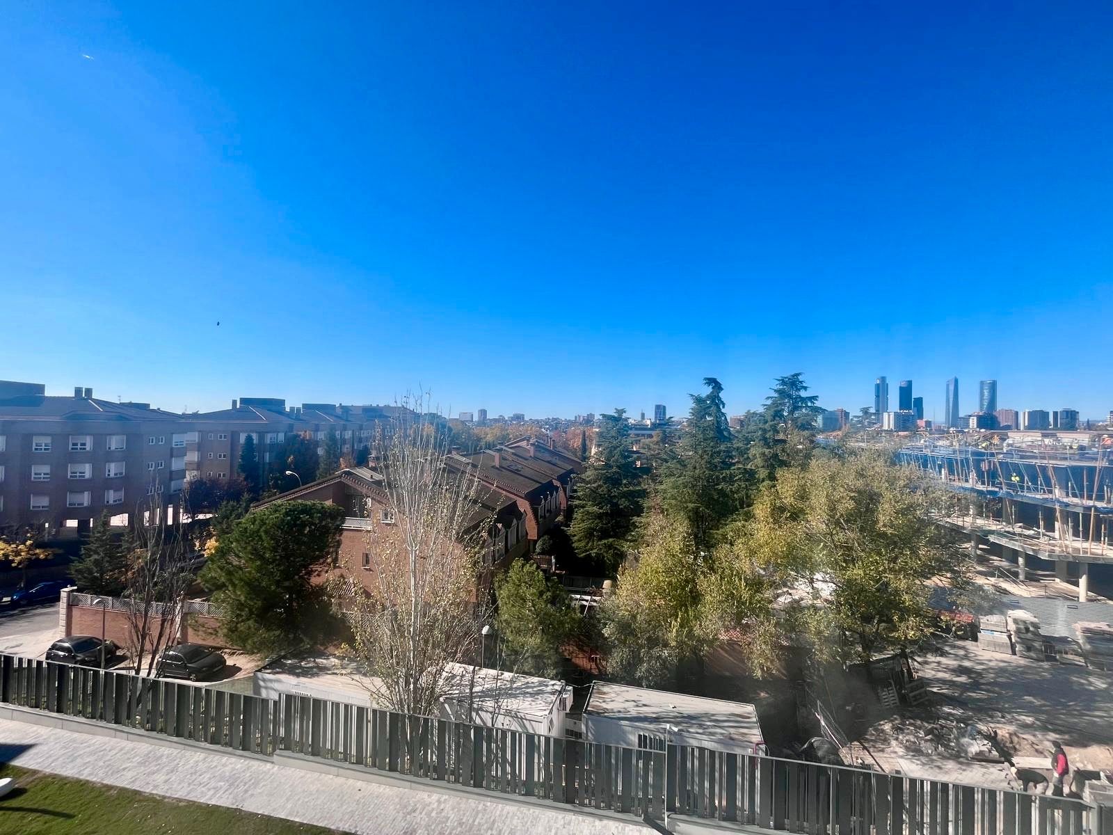 Exterior view of Apartment to rent in  Madrid Capital  with Air Conditioner, Heating and Terrace