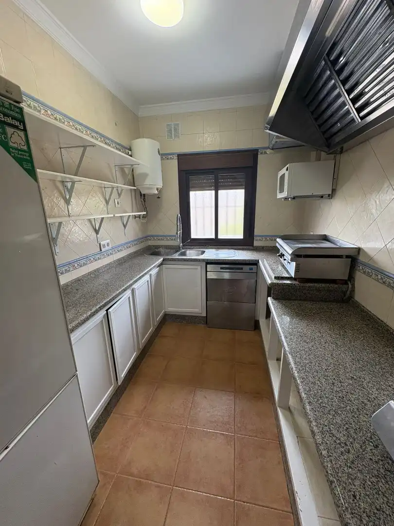 Cuina de Casa adosada en venda en Villamartín amb Aire condicionat, Calefacció i Terrassa