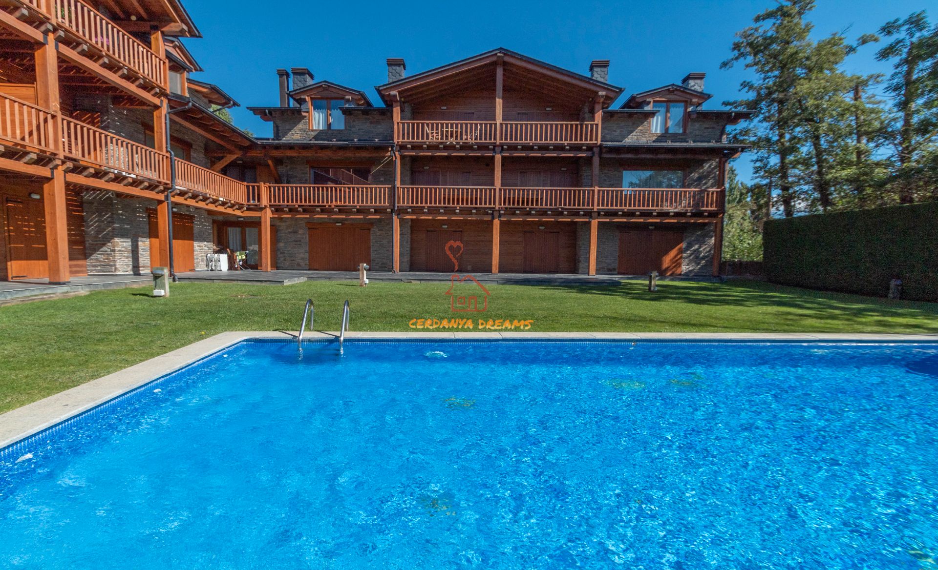 Jardí de Dúplex en venda en Puigcerdà amb Calefacció, Parquet i Terrassa