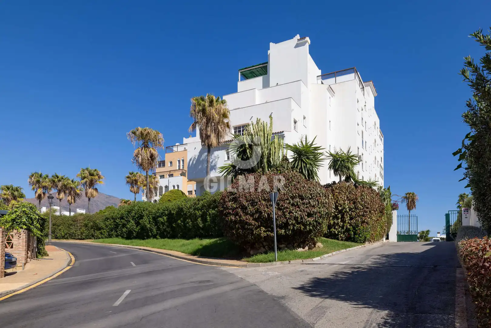 Vista exterior de Pis en venda en Estepona amb Calefacció, Piscina i Balcó