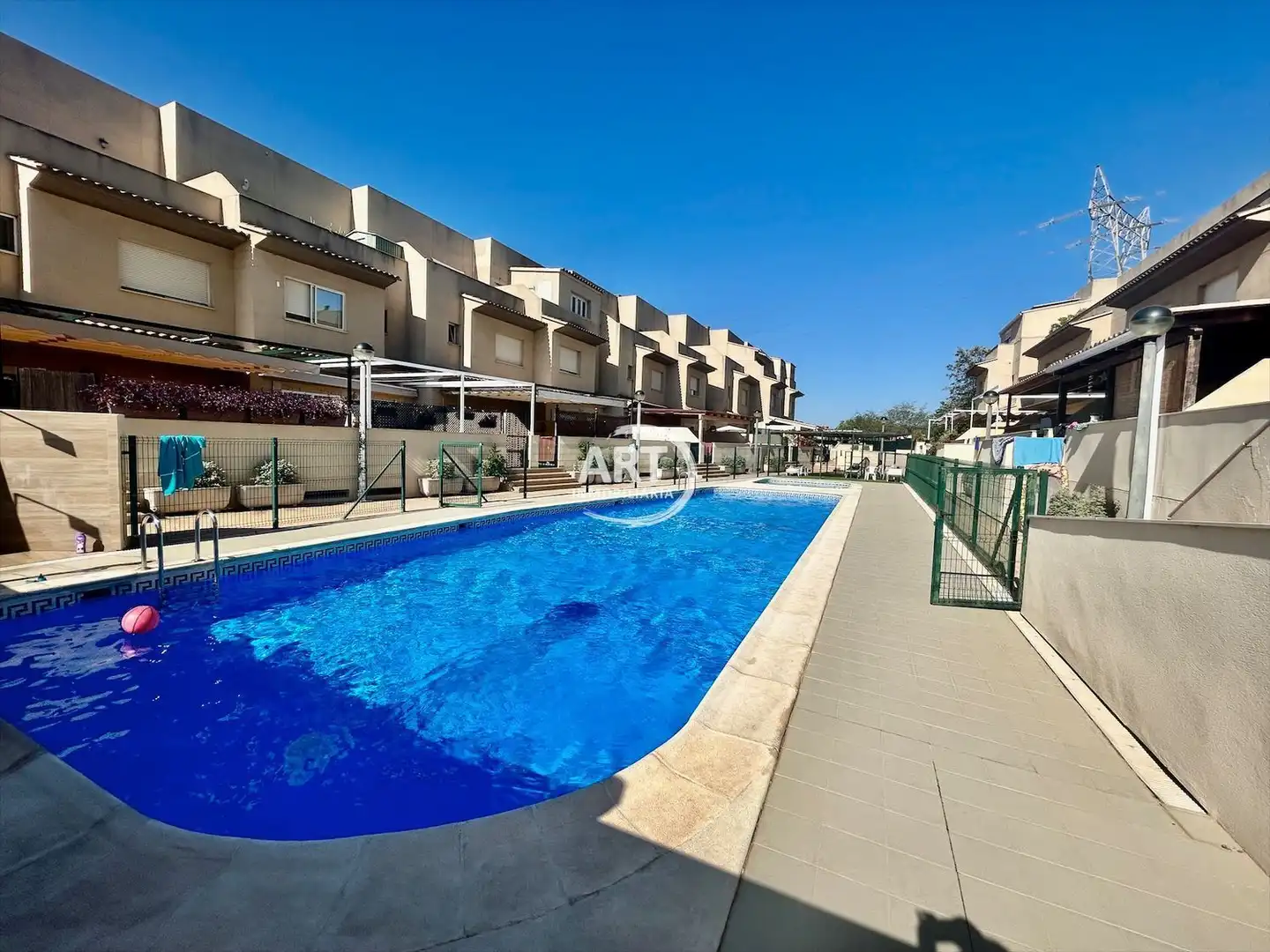 Maison mitoyenne avec piscine à louer à San Antonio de Benagéber