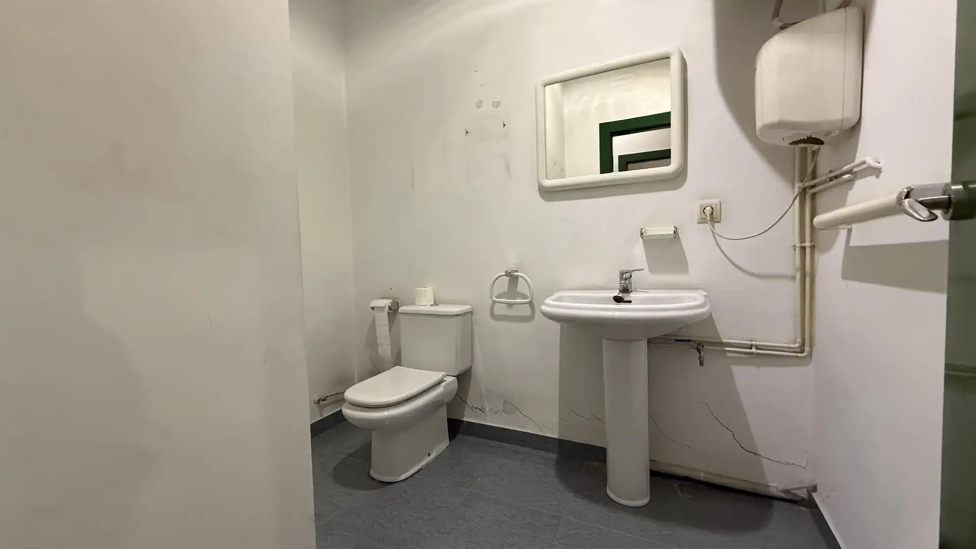 Baño de Local en venta en Albacete con Aire acondicionado, Calefacción y Parquet