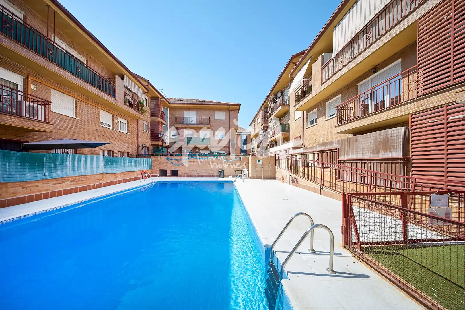 Piscina de Piso en venta en Galapagar con Calefacción, Terraza y Trastero