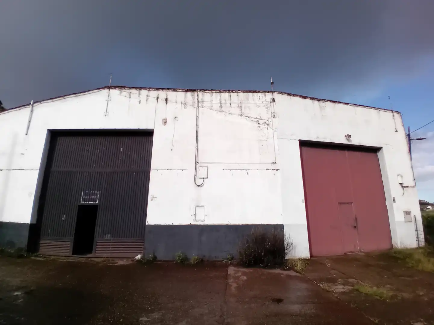 Außenansicht von Fabrikhallen zum Verkauf in Gijón 