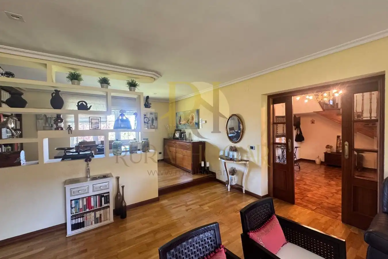 Sala de estar de Casa o chalet en venta en Santovenia de la Valdoncina con Calefacción, Jardín privado y Parquet