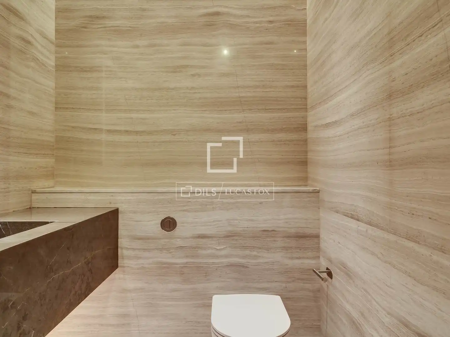 Badezimmer von Wohnung zum Verkauf in Barcelona mit Klimaanlage, Heizung und Parkett