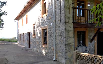Außenansicht von Country house zum verkauf in Entrambasaguas mit Privatgarten, Terrasse und Abstellraum