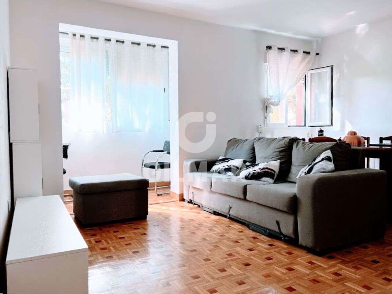 Sala d'estar de Pis en venda en  Madrid Capital amb Calefacció i Parquet