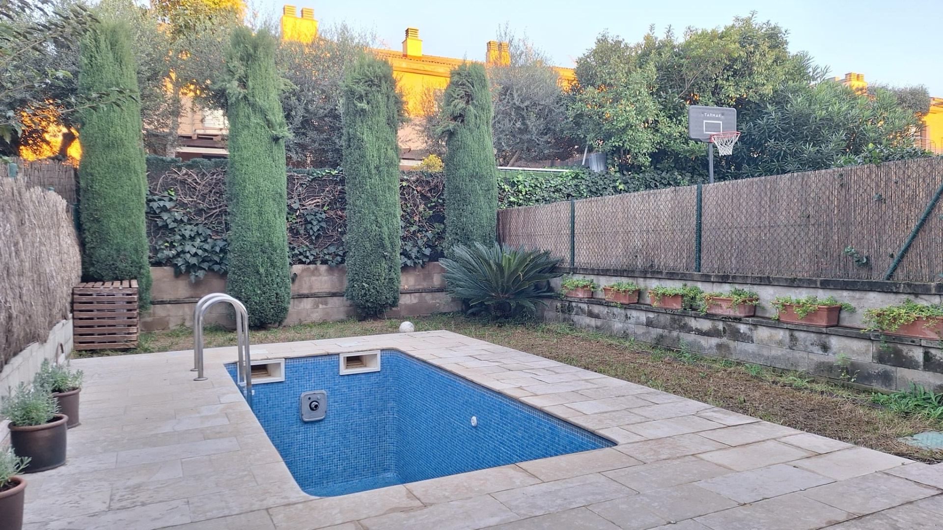 Piscina de Casa adosada de lloguer en Girona Capital amb Aire condicionat, Calefacció i Terrassa