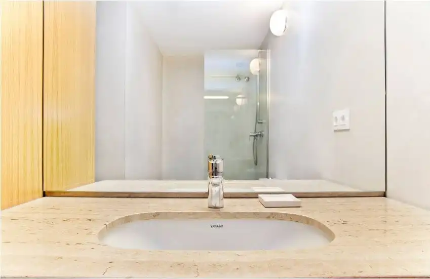 Bany de Pis de lloguer en Girona amb Aire condicionat, Calefacció i Moblat