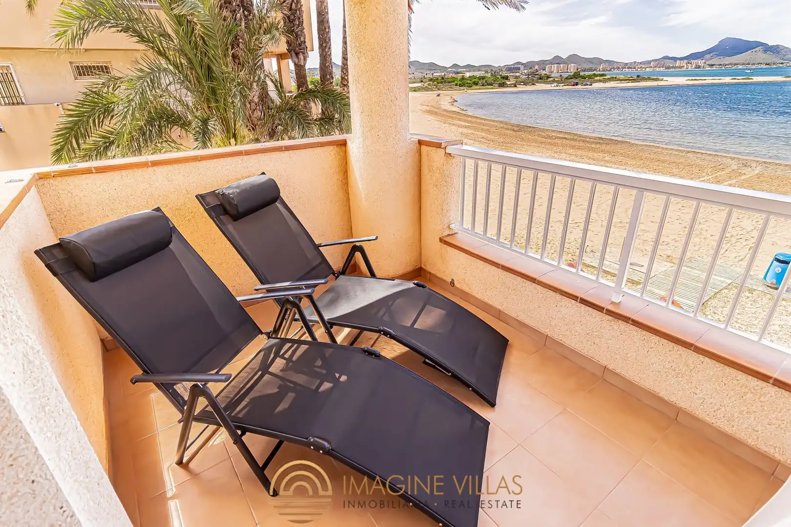 Terraza de Apartamento en venta en La Manga del Mar Menor con Amueblado y Piscina comunitaria