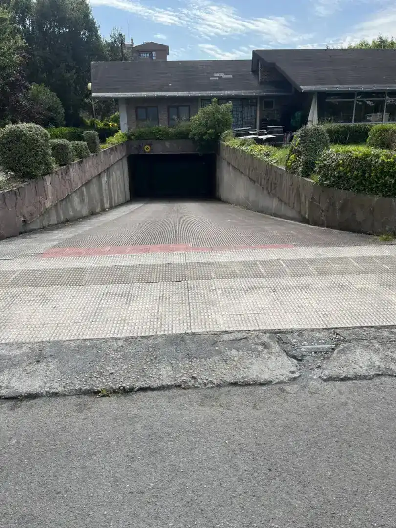 Exterior view of Garage for sale in Algorta