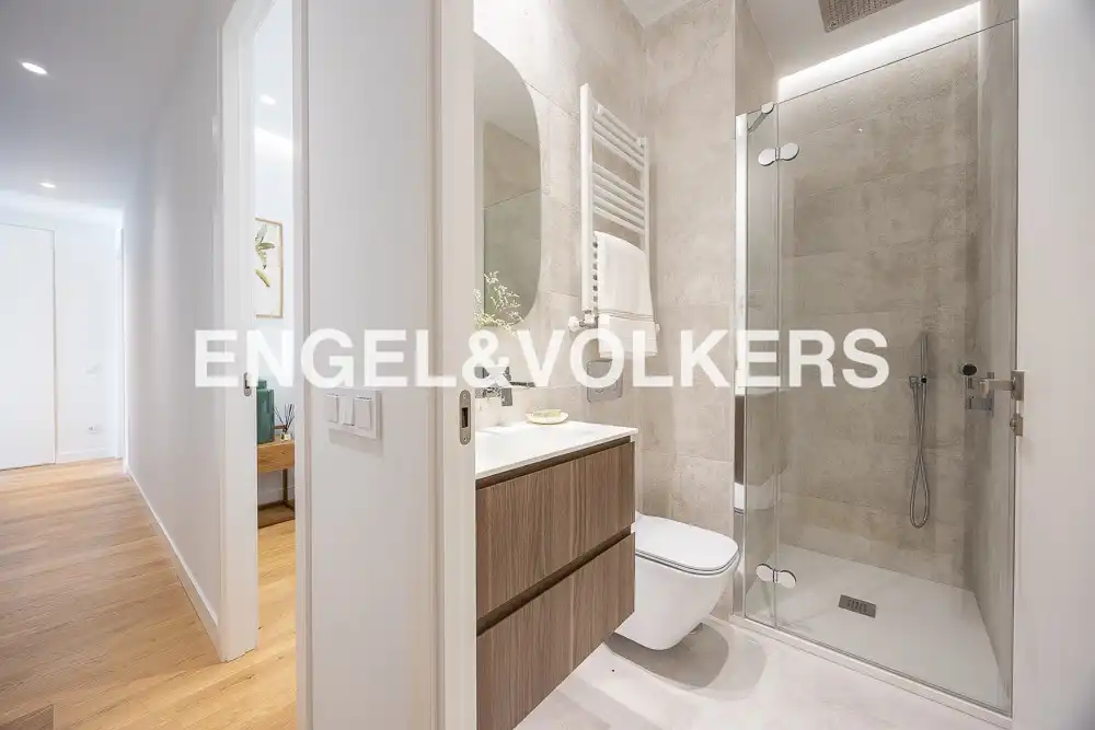 Bathroom of Flat for rent in Barrio de Salamanca