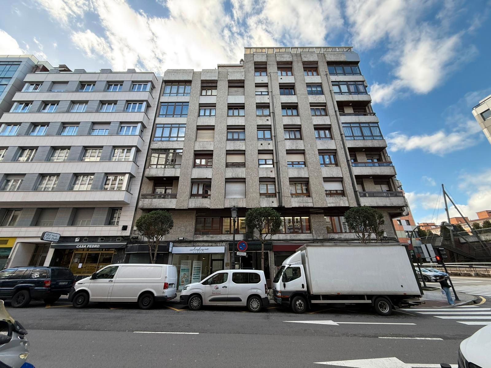 Vista exterior de Piso en venta en Oviedo  con Calefacción