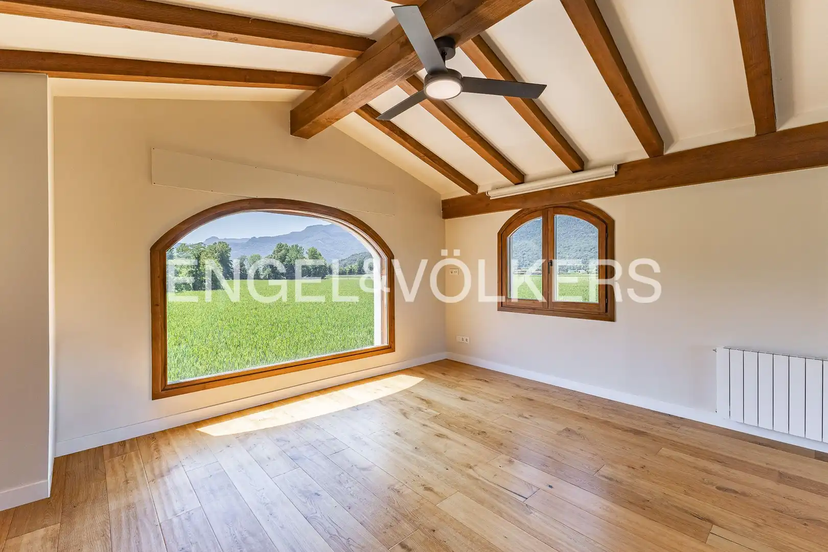Wohnzimmer von Haus oder Chalet zum Verkauf in La Vall d'en Bas mit Heizung und Privatgarten