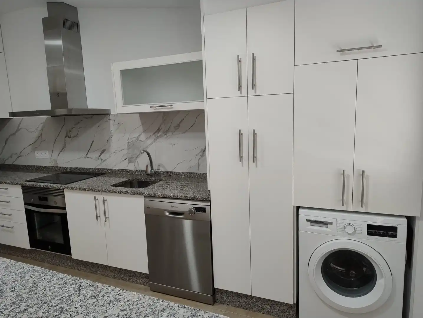 Kitchen of Flat for rent in Santiago de Compostela   with Heating, Furnished and Oven