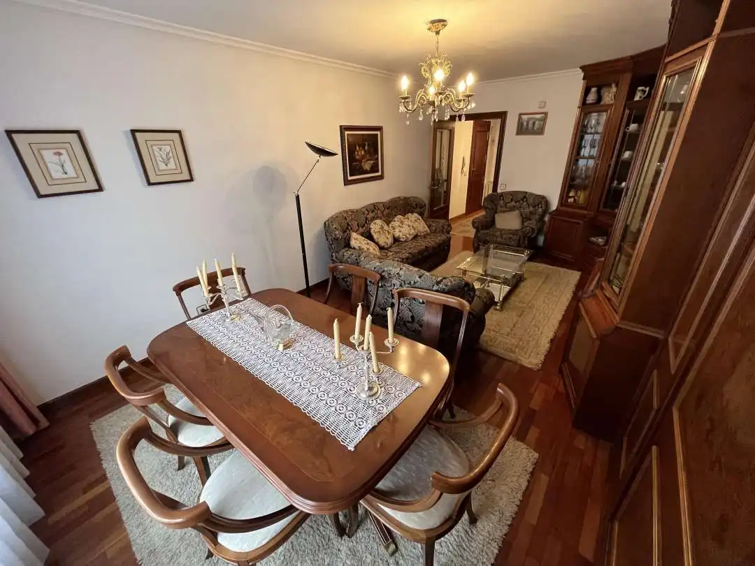 Comedor de Piso en venta en Medina de Pomar con Calefacción, Trastero y Amueblado