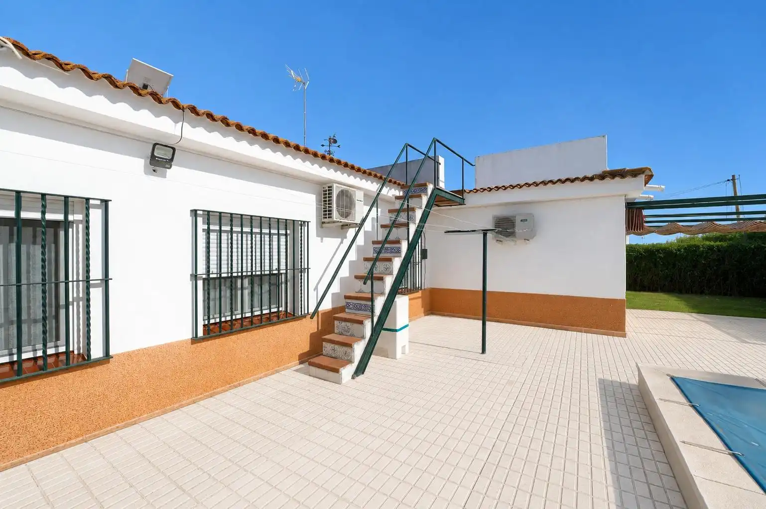 Terrace of Houses for sale in Palomares del Río  with Air Conditioner, Heating and Private garden