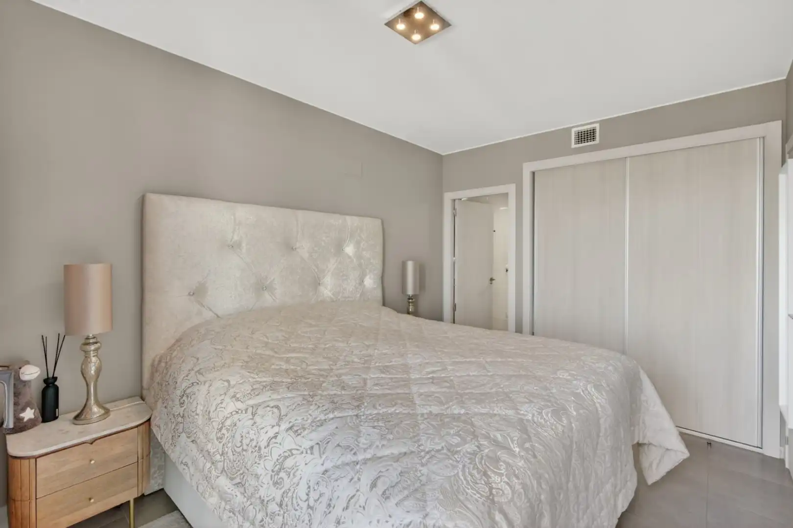 Habitación de Ático en venta en Orihuela con Aire acondicionado, Calefacción y Jardín privado