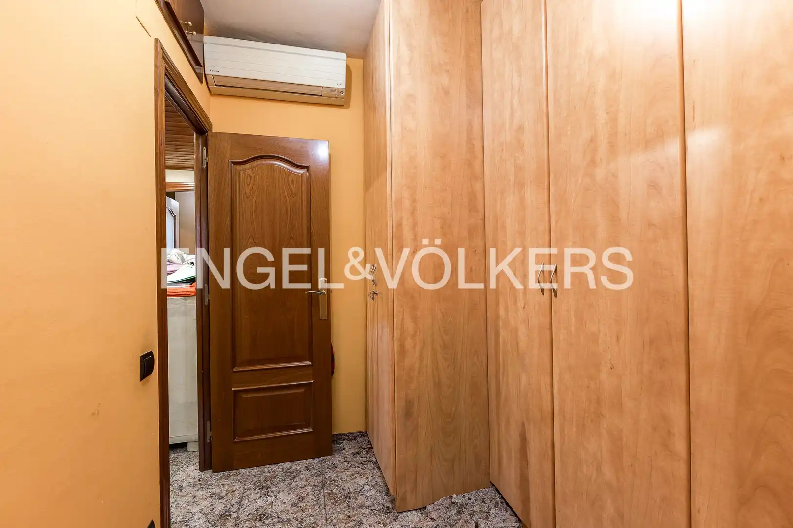 Piso en venta en Barcelona con Calefacción y Balcón